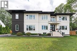 22 LAKE Street  Grimsby, ON L3M 2G7