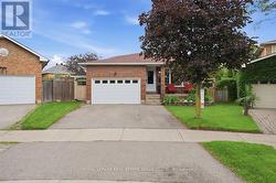 2035 PEN STREET  Oakville, ON L6H 3L2