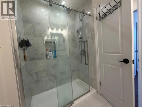 34 Nora Court, Cambridge, ON - Indoor Photo Showing Bathroom