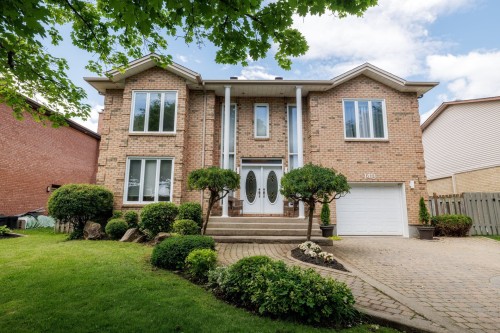 148 Rue Meaney  Kirkland, QC H9J 3M9