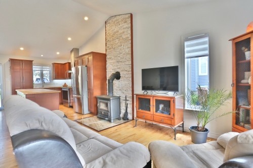 Salon - 1228 5E Avenue, Acton Vale, QC 
