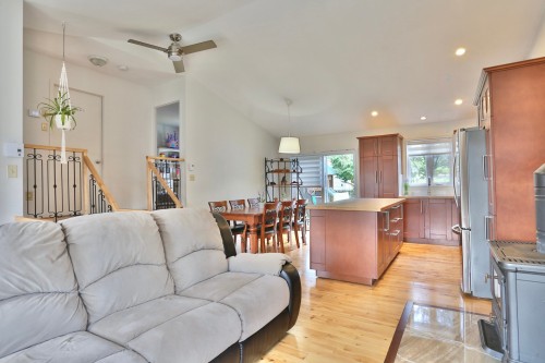 Salon - 1228 5E Avenue, Acton Vale, QC 