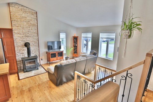 Salon - 1228 5E Avenue, Acton Vale, QC 