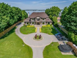 1769 Ch. du Bord-du-Lac  Montréal (L'Île-Bizard/Sainte-Geneviève), QC H9E 1A2