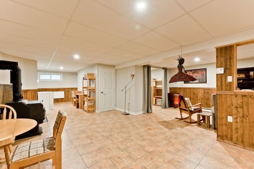 Salle familiale - 1 Rue Grey, Bury, QC 