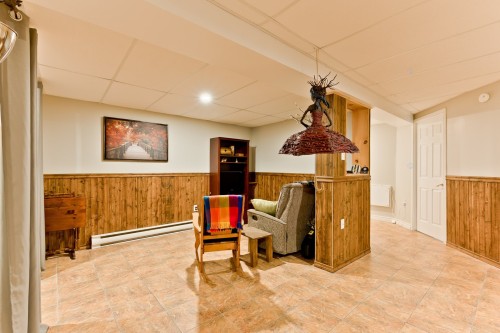 Salon - 1 Rue Grey, Bury, QC 