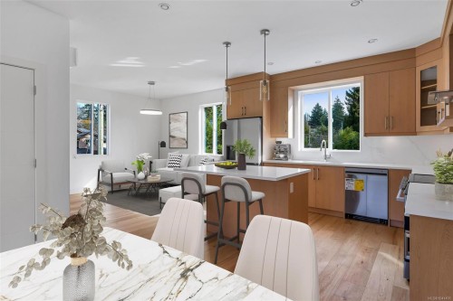 #3-1559 Ash Rd, Saanich, BC 