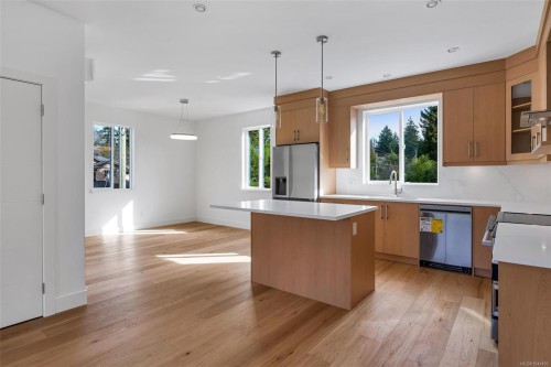 #3-1559 Ash Rd, Saanich, BC 