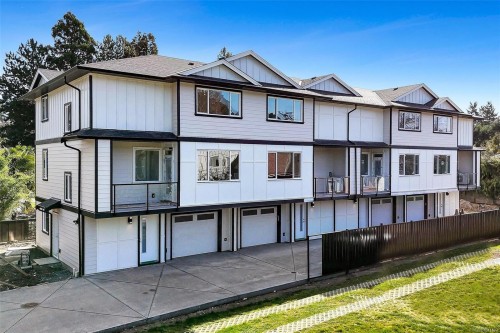 #3-1559 Ash Rd, Saanich, BC 