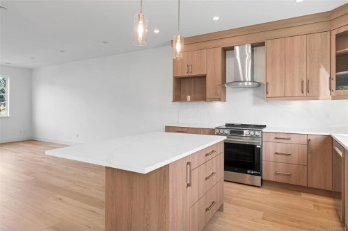 #3-1559 Ash Rd, Saanich, BC 