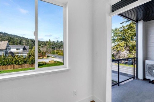 #3-1559 Ash Rd, Saanich, BC 