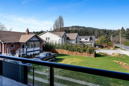 #3-1559 Ash Rd, Saanich, BC 