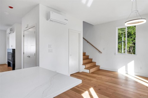 #3-1559 Ash Rd, Saanich, BC 