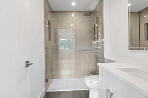 #3-1559 Ash Rd, Saanich, BC 
