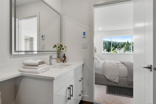 #3-1559 Ash Rd, Saanich, BC 