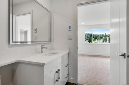 #3-1559 Ash Rd, Saanich, BC 