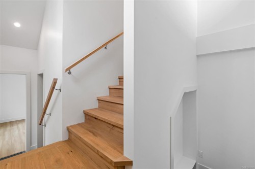 #3-1559 Ash Rd, Saanich, BC 