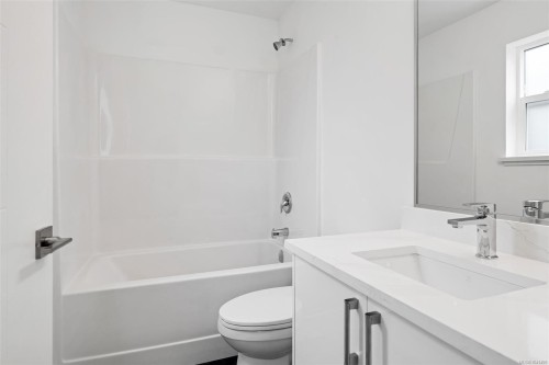 #3-1559 Ash Rd, Saanich, BC 