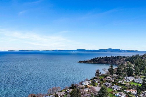 #3-1559 Ash Rd, Saanich, BC 