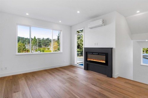 #3-1559 Ash Rd, Saanich, BC 
