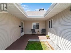 Private front porch sitting area - 