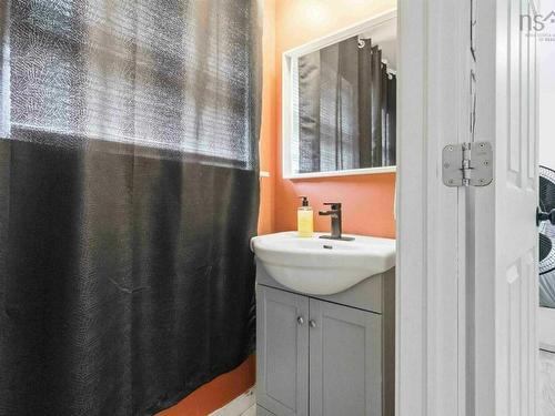 38 Dawson Street, Bridgewater, NS 