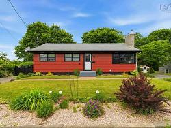 38 Dawson Street Bridgewater, NS B4V 1S6