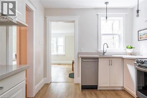 11 Dromore Crescent, Hamilton, ON - Indoor Photo Showing Kitchen
