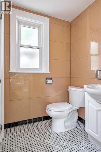 11 Dromore Crescent, Hamilton, ON - Indoor Photo Showing Bathroom