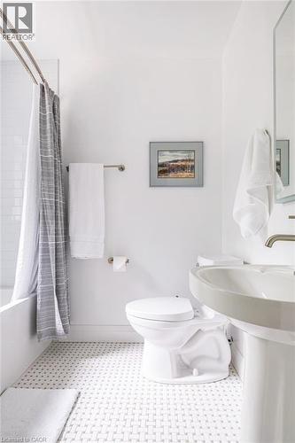 11 Dromore Crescent, Hamilton, ON - Indoor Photo Showing Bathroom