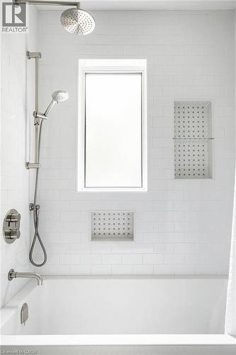 11 Dromore Crescent, Hamilton, ON - Indoor Photo Showing Bathroom