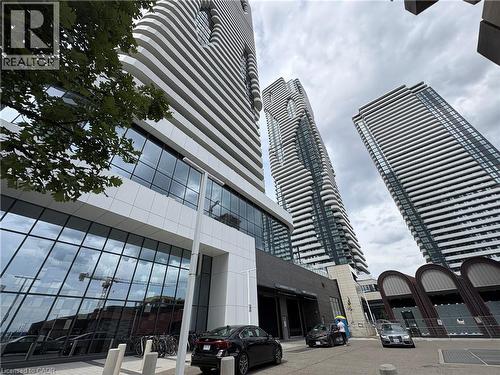 195 COMMERCE Street Unit# 1603  Vaughan, ON L4K 0P9