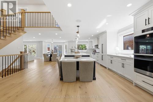 2029 Kempton Park Drive, Mississauga, ON - Indoor Photo Showing Kitchen With Upgraded Kitchen