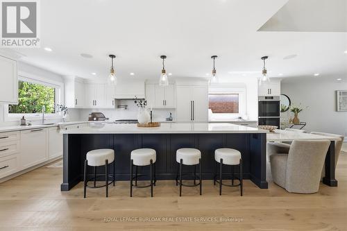2029 Kempton Park Drive, Mississauga, ON - Indoor Photo Showing Kitchen With Upgraded Kitchen