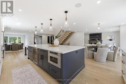 2029 Kempton Park Drive, Mississauga, ON - Indoor Photo Showing Kitchen With Upgraded Kitchen