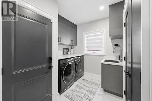 2029 Kempton Park Drive, Mississauga, ON - Indoor Photo Showing Laundry Room