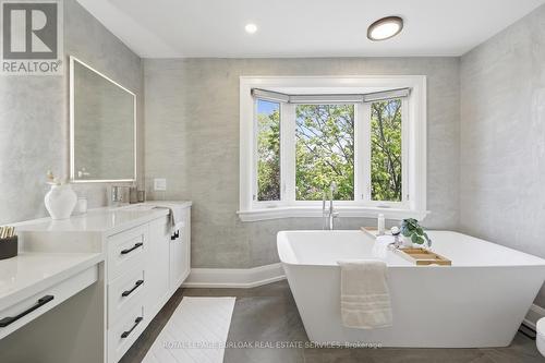 2029 Kempton Park Drive, Mississauga, ON - Indoor Photo Showing Bathroom