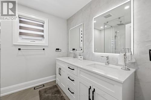 2029 Kempton Park Drive, Mississauga, ON - Indoor Photo Showing Bathroom