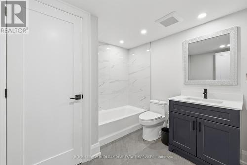 2029 Kempton Park Drive, Mississauga, ON - Indoor Photo Showing Bathroom