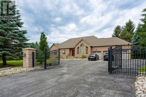 17 HILL TOP TRAIL  Whitchurch-Stouffville, ON L4A 3G7