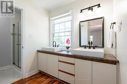 His and hers sinks btwn bathroom and w/i closet - 