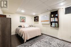 Private 4th bedroom in basement - 