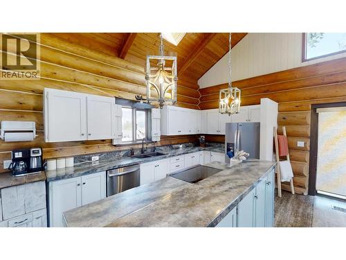 Kitchen - 1600 14Th Street, Invermere, BC 