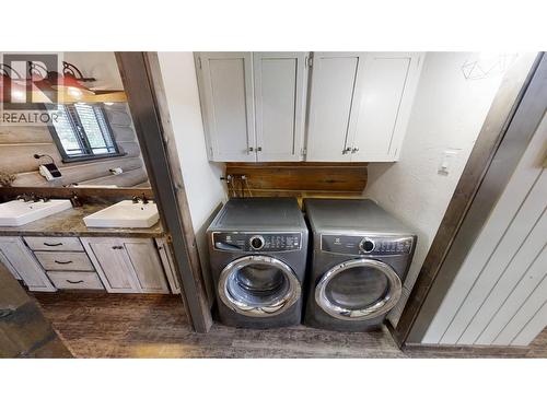 Laundry - 1600 14Th Street, Invermere, BC 