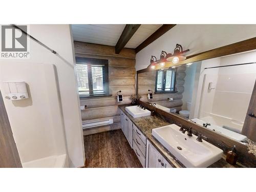 Bathroom - 1600 14Th Street, Invermere, BC 