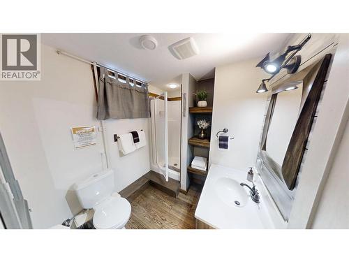 Bathroom - 1600 14Th Street, Invermere, BC 