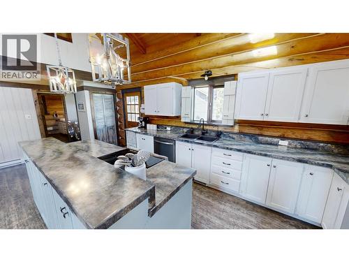 Kitchen - 1600 14Th Street, Invermere, BC 