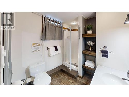 Bathroom - 1600 14Th Street, Invermere, BC 