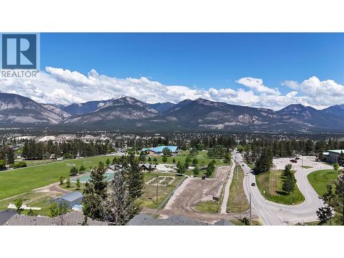 Setting / View - 1600 14Th Street, Invermere, BC 