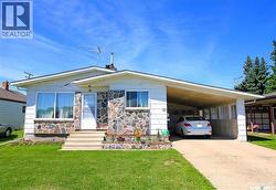 32 Clarke AVENUE Yorkton, SK S3N 2M3